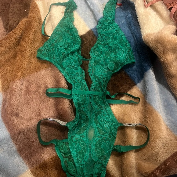 Emerald Green Lacy Chemise with Cutouts - Picture 2 of 5